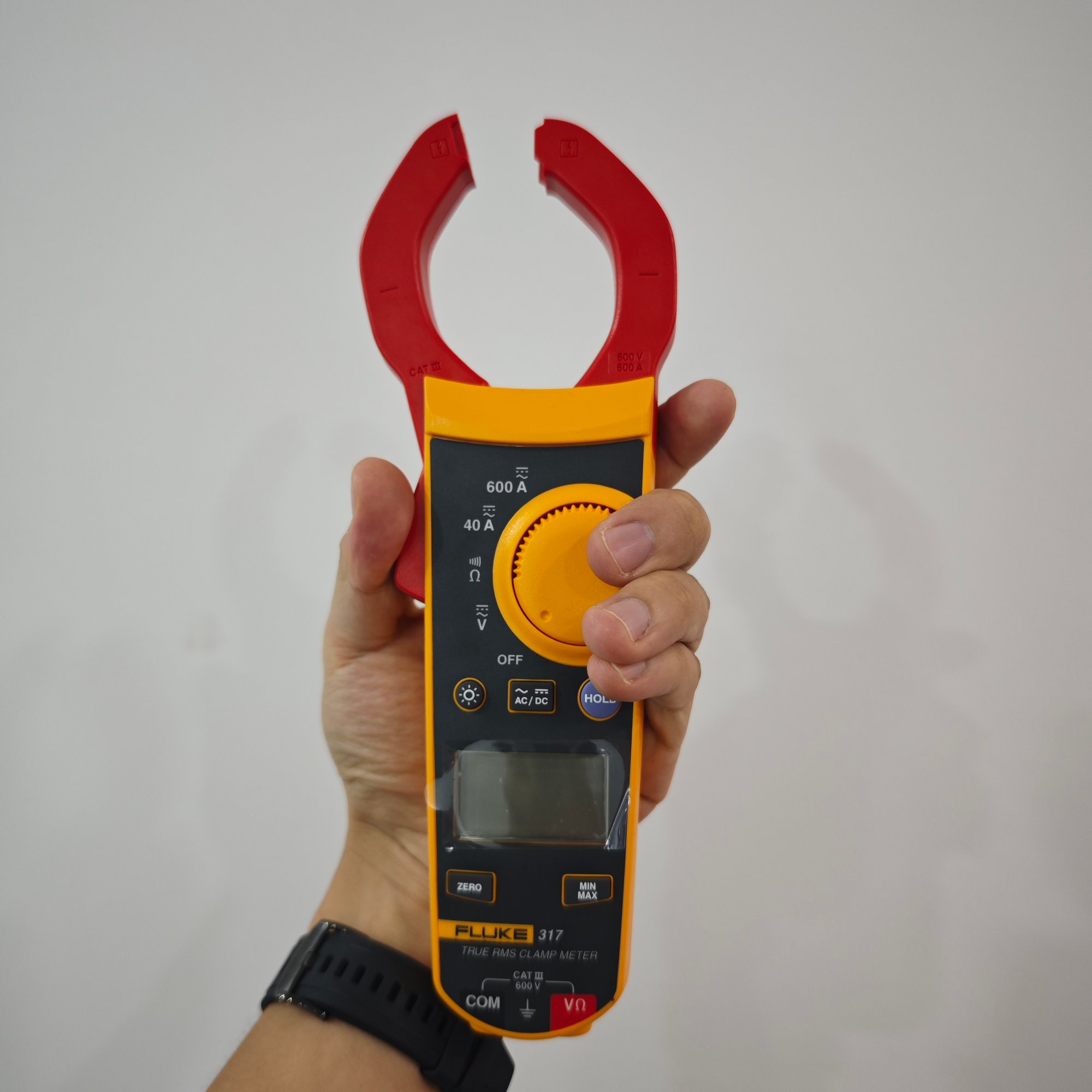 Fluke 317 True-RMS Clamp Meter - Image 2