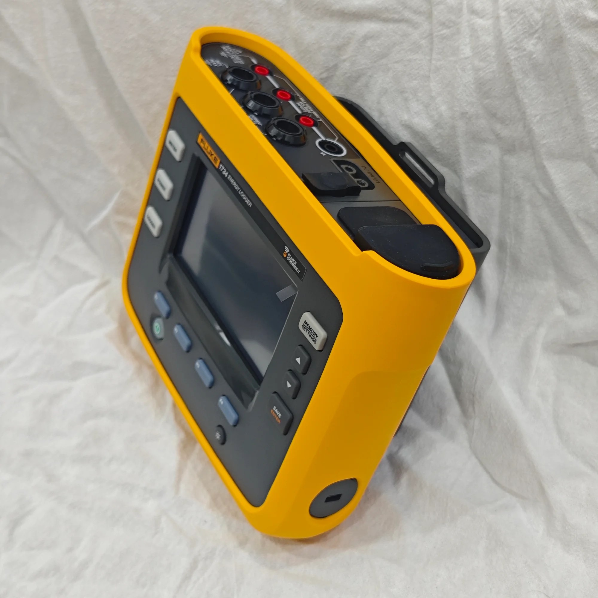 Fluke 1734 Three-Phase Electrical Energy Logger - Image 2