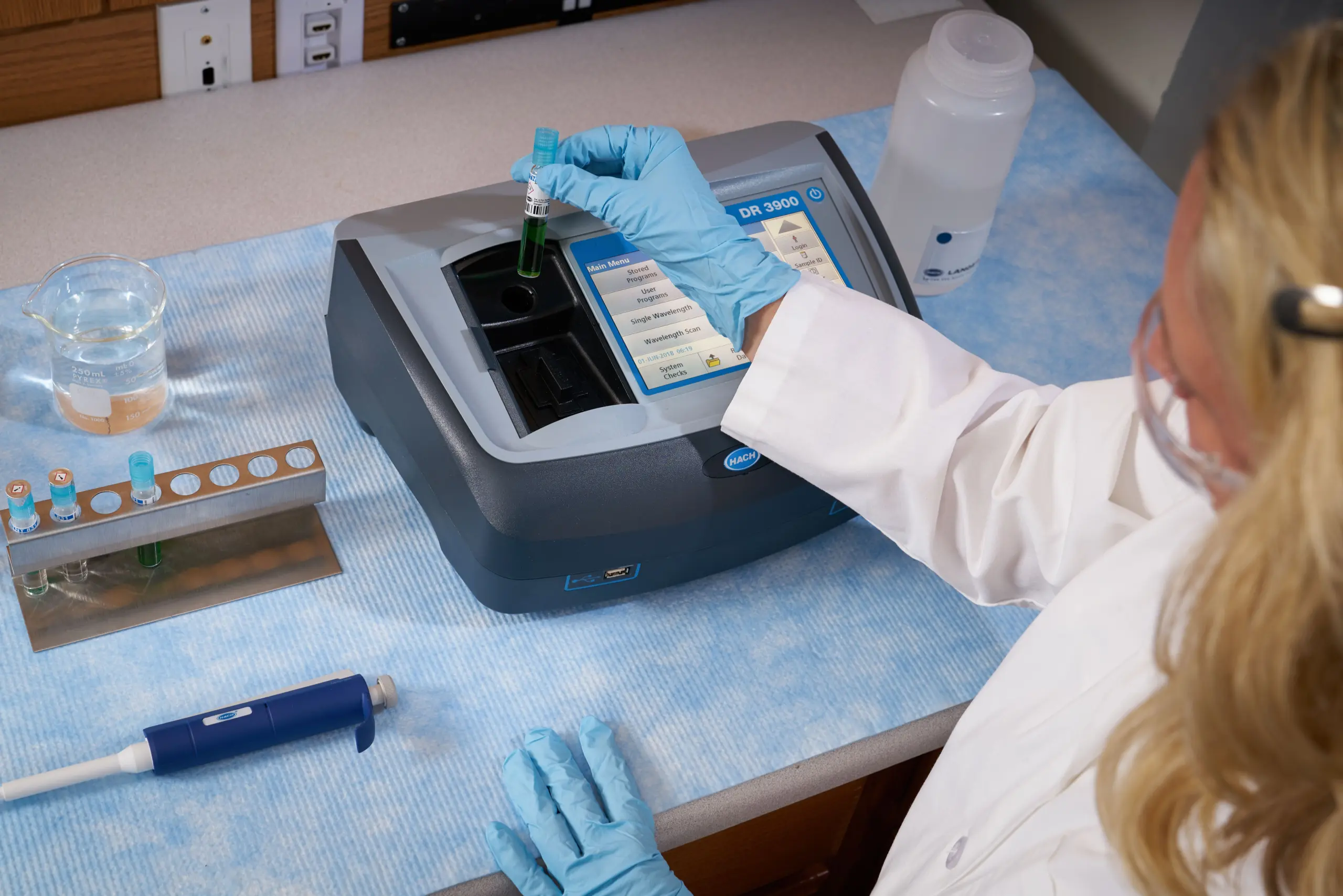 Hach DR3900 Laboratory VIS Spectrophotometer - Image 4